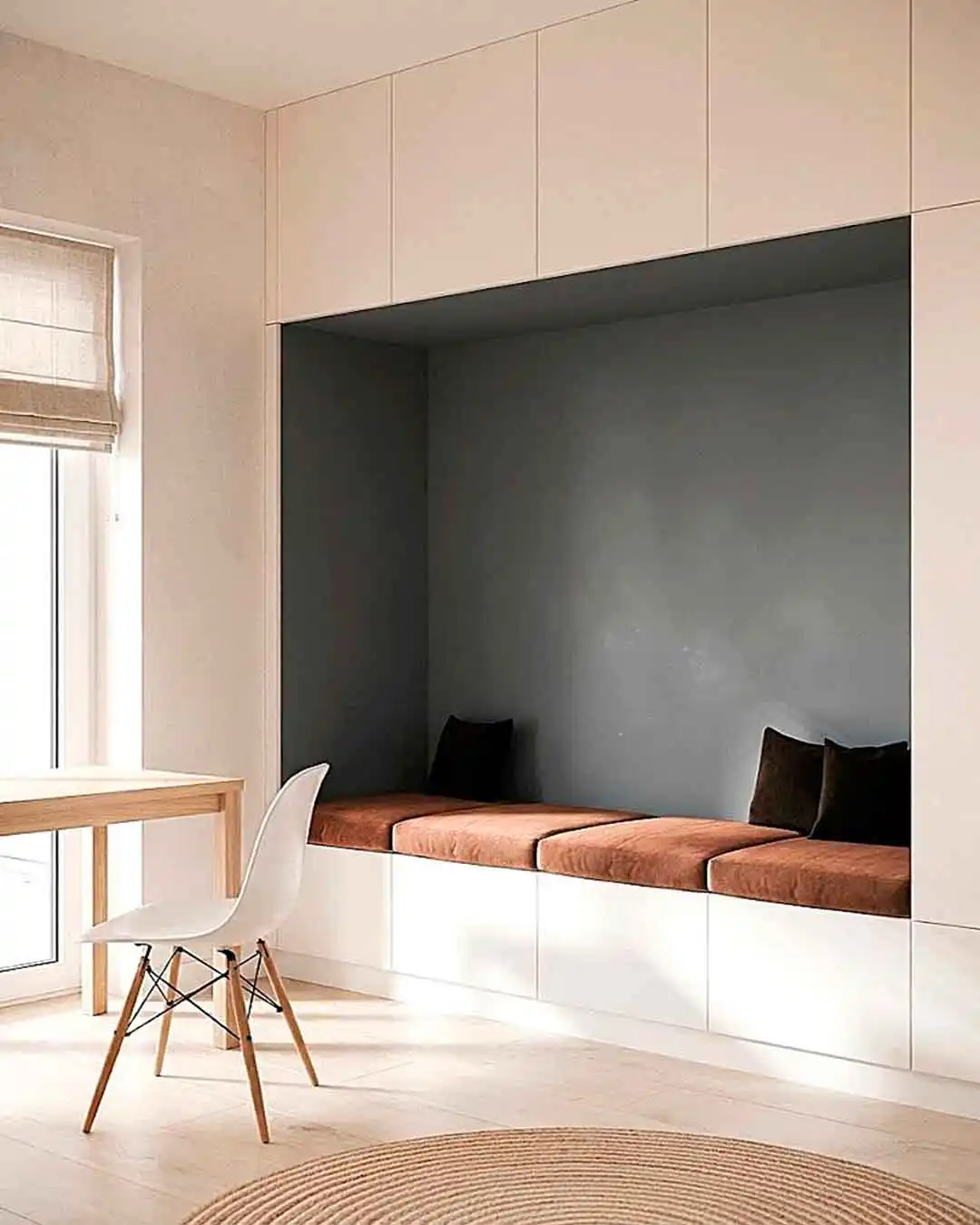 Cortinas informales en la ventana de una cocina funcional hechas a medida por Cortinas Madegar