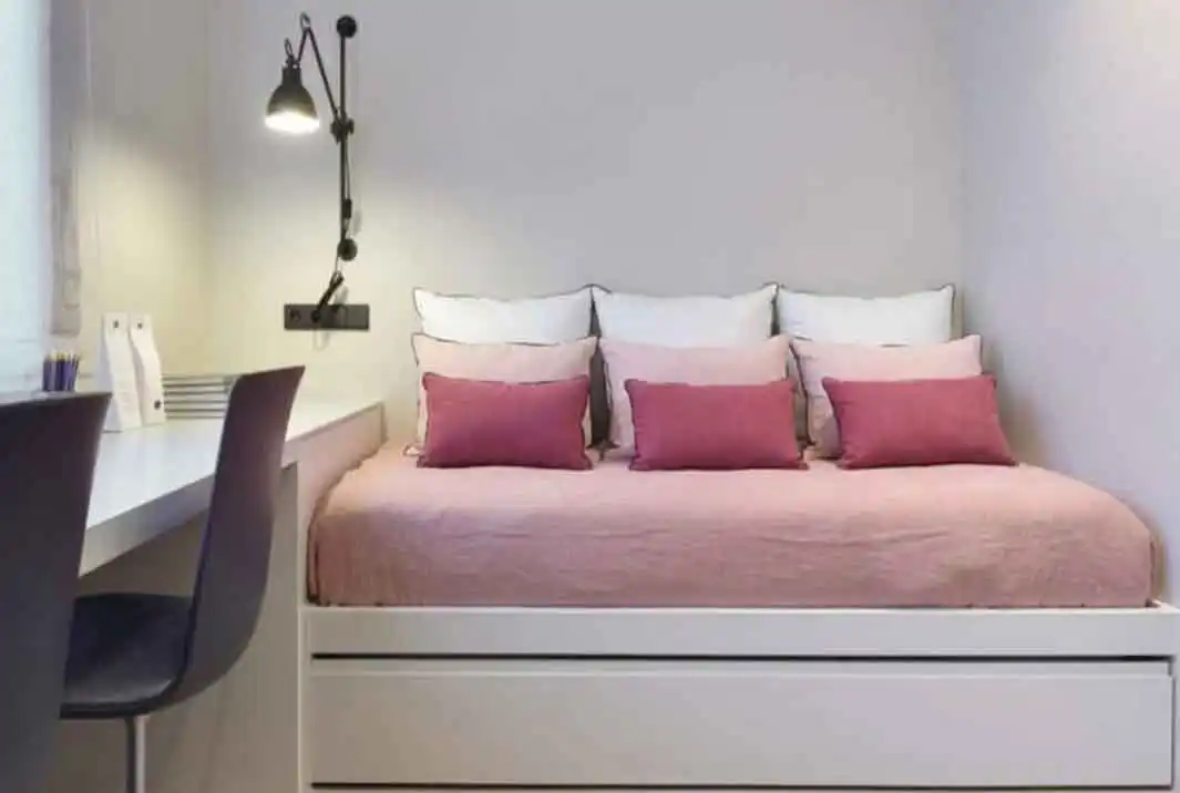 Cortinas enrollables Noche y día en un salón de diseño moderno confeccionadas por Cortinas Madegar